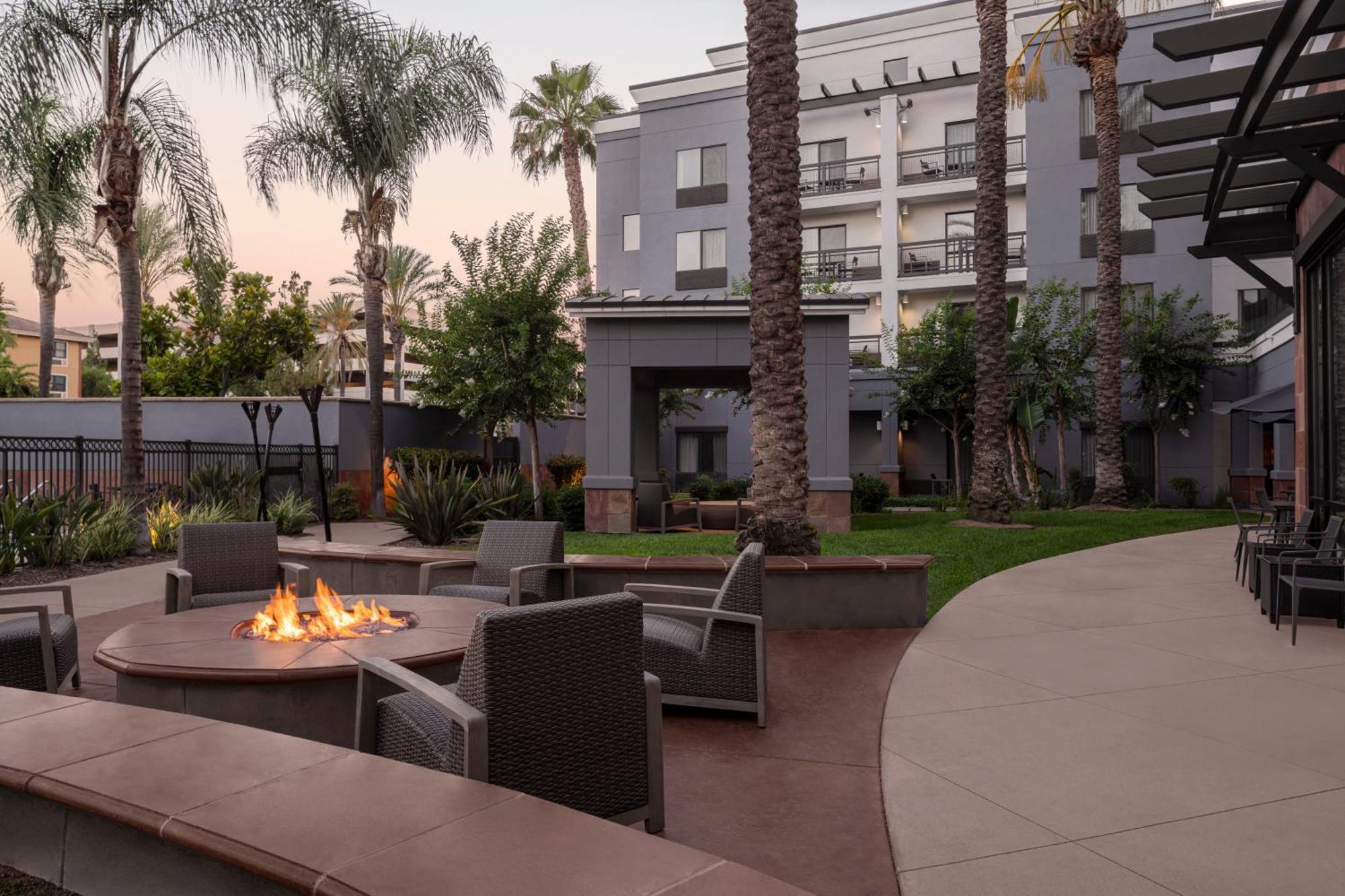 Courtyard Los Angeles Burbank Airport Экстерьер фото